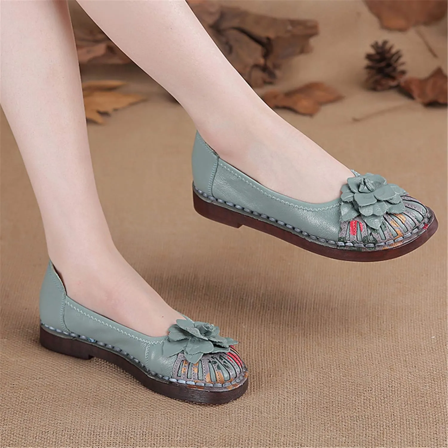 Hee grand Women's Slip on Flats,Breathable Comfort Soft Walking Shoes Anti-Slip Driving Shoes Big Size